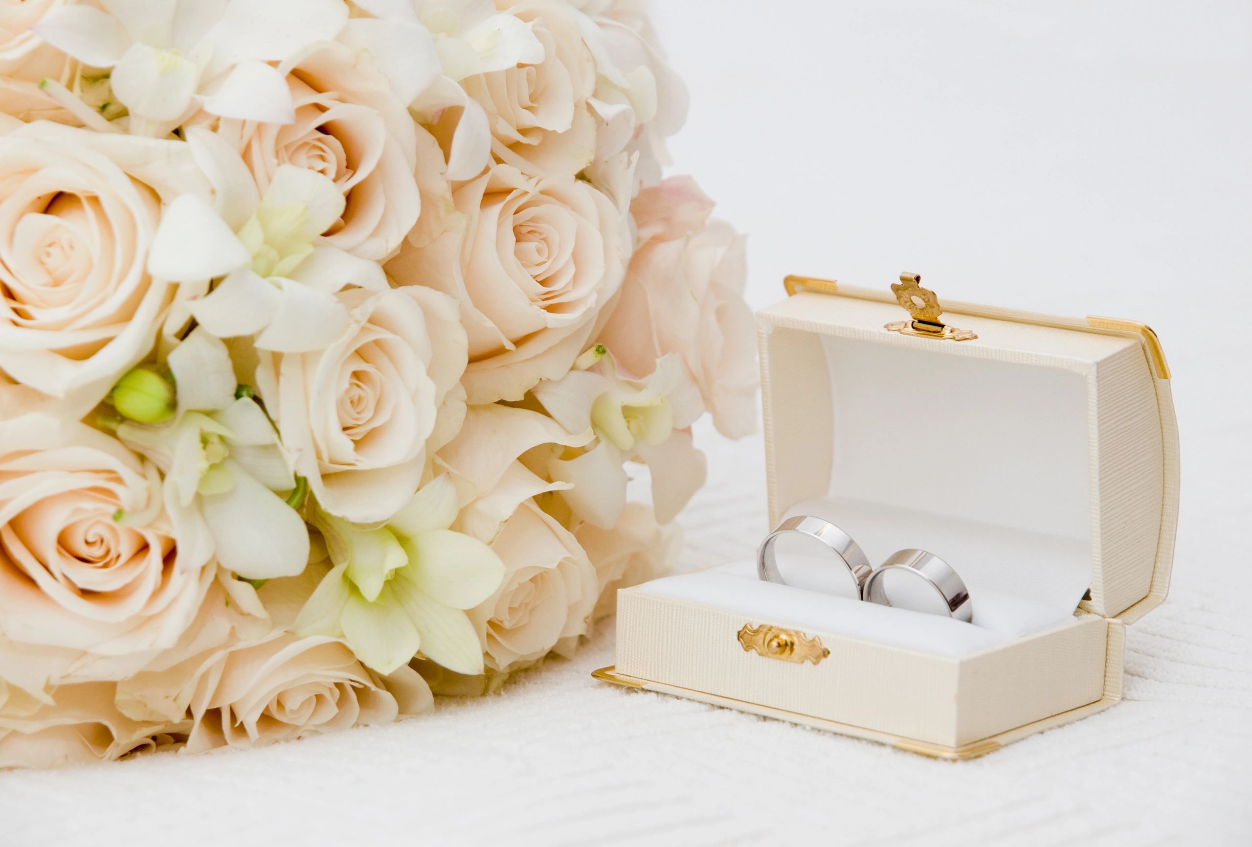 Wedding rings and bouquet detail